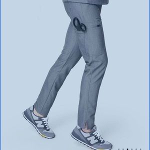 BRAND NEW. Figs Women’s Yola Scrub Pant.